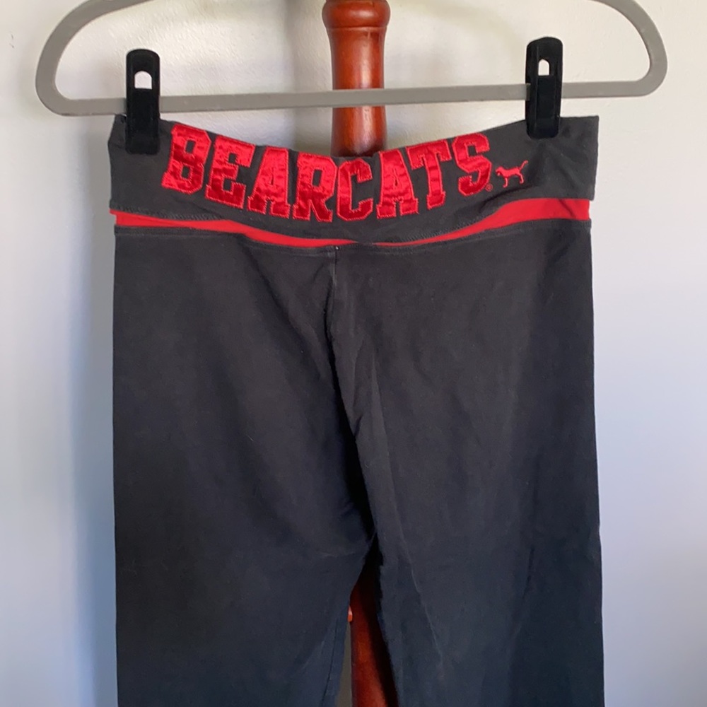Victoria’s Secret PINK UC Capri leggings - Picture 2 of 6